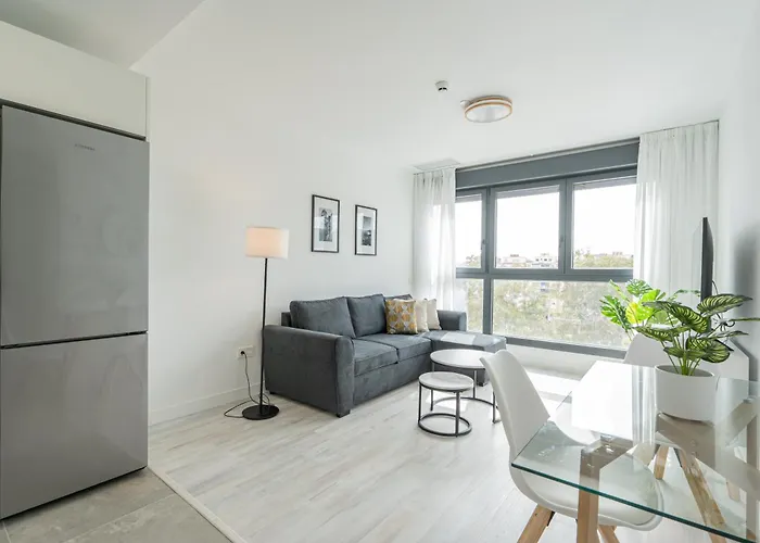 U-nique Martiricos * マラガ