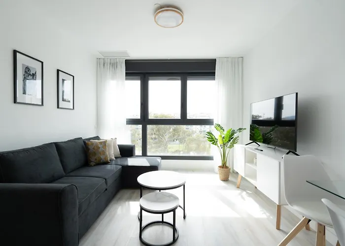 U-nique Martiricos * マラガ